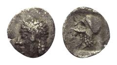 Greek Kleinasien. Ungesicherte Münzstätten. Tetartemorion. 4. Jhdt. v. Chr. Vs: Kopf des Apollon (?) links. Rs: Kopf der Athena mit korinthischem Helm links; das Ganze in Quadratum incusum. 7 mm. 0,17