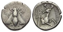 Greek Ionien. Ephesos. Tetradrachme. Ca. 390 - 380 v. Chr. Vs: Biene zwischen Ethnikon. Rs: Hirschprotome nach rechts, links im Feld Palme; Magistrat: Diodoros. 26 mm. 14,64 g. Pixodarus Hoard, Coin H