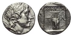 Greek Lykien. Lykischer Bund. Drachme. Ca. 167 - 100 v. Chr. Tlos. Vs: Kopf des Apollon mit Lorbeerkranz und Köcher mit Bogen rechts. Rs: Kithara, darüber Ethnikon; das Ganze in vertieftem Quadrat. 14