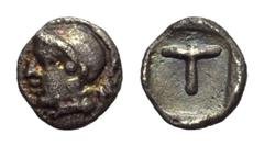 Greek Arkadien. Tegea. Tetartemorion. Ca. 423 - 400 v. Chr. Vs: Kopf der Athena mit attischem Helm links. Rs: T in vertieftem Quadrat. 6 mm. 0,18 g. HGC 5, 1054; Slg. BCD Peloponnesos 1721. Fast vorzü