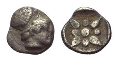 Greek Troas. Kolone (?). Hemiobol. 5. Jhdt. v. Chr. Vs: Kopf der Athena mit korinthischem Helm rechts. Rs: Sternornament in Quadratum incusum. 7 mm. 0,35 g. Vgl. CNG, Electronic Auction 369 (2016), Nr