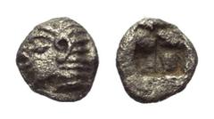 Greek Ionien. Kolophon. 1/48 Stater bzw. Tetartemorion. Ca. 530 - 500 v. Chr. Vs: Archaischer Kopf des Apollon links. Rs: Viergeteiltes Quadratum incusum. 5 mm. 0,14 g. SNG von Aulock 1810; SNG Kayhan