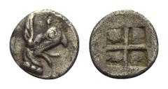 Greek Ionien. Teos. Tetartemorion. Ca. 510 - 450 v. Chr. Vs: Greifenkopf rechts. Rs: Viergeteiltes Quadratum incusum. 7 mm. 0,24 g. Matzke (2000) 93; Balcer (1968) Gruppe XXXIII; SNG Kayhan I, 603; SN