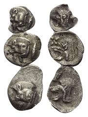 Greek Griechische Münzen - Lots. Mysien. Kyzikos. Lot (3 Stück): 1 Tetartemorion, 2 Hemiobole. 6. - 5. Jhdt. v. Chr. Vs: Eberprotome links, dahinter Thunfisch nach oben schwimmend, z.T. auf der Schult