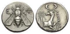 Greek Ionien. Ephesos. Tetradrachme. Ca. 380 - 370 v. Chr. Vs: Biene zwischen Ethnikon. Rs: Hirschprotome mit zurückgewandtem Kopf nach rechts kniend; im Feld links Palme, rechts Magistrat: Glaukon. 2