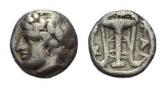 Greek Makedonien. Chalkidischer Bund. Hemiobol. Ca. 398 - 352 v. Chr. Olynthos. Vs: Kopf des Apollon mit Lorbeerkranz links. Rs: Dreifuß. 6 mm. 0,32 g. SNG ANS 544; HGC 3, 509. Sehr selten. Sehr schön