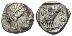Greek Attika. Athen. Tetradrachme. Ca. 454 - 404 v. Chr. Vs: Kopf der Athena mit ölzweiggeschmücktem, attischem Helm, Ohranhänger und Halskette rechts. Rs: Eule nach rechts stehend, Kopf en face, im F