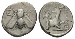 Greek Ionien. Ephesos. Tetradrachme. Ca. 380 - 370 v. Chr. Vs: Biene zwischen Ethnikon. Rs: Hirschprotome mit zurückgewandtem Kopf nach rechts kniend; links im Feld Palme, rechts Magistrat: Menekrates