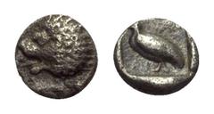 Greek Karien. Mylasa. Tetartemorion. Ca. 420 - 390 v. Chr. Vs: Löwenprotome mit zurückgewandtem Kopf und aufgerissenem Maul rechts. Rs: Vogel in vertieftem Quadrat nach links stehend. 5 mm. 0,21 g. SN