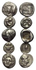 Griechische Münzen - Lots. Mysien / Ionien / Karien / Pisidien. Kyzikos / Milet / Phokaia / Mylasa / Selge. Lot (5 Stück): 3 Diobole, 1 Obol, 1 Hemiobol. Vs: Eberprotome neben Thunfisch links / Löwenp