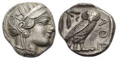 Greek Attika. Athen. Tetradrachme (Silber). Ca. 454 - 404 v. Chr. Vs: Kopf der Athena mit ölzweiggeschmücktem, attischem Helm, Ohranhänger und Halskette rechts. Rs: Eule nach rechts stehend, Kopf en f