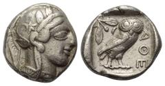 Greek Attika. Athen. Tetradrachme (Silber). Ca. 454 - 404 v. Chr. Vs: Kopf der Athena mit ölzweiggeschmücktem, attischem Helm, Ohranhänger und Halskette rechts. Rs: Eule nach rechts stehend, Kopf en f