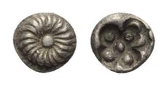 Greek Ionien. Erythrai. Tetartemorion (Silber). Ca. 520 - 480 v. Chr. Vs: Rosette. Rs: Incusum mit 5 Kugeln. 4 mm. 0,14 g. Slg. Klein 433 (ungesicherte Münzstätte); SNG Kayhan 740 (ungesicherte Münzst