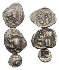 Greek Griechische Münzen - Lots. Mysien. Kyzikos. Lot (3 Stück, Silber): 1 Obol, 1 Hemiobol, 1 Tetartemorion, 6. - 5. Jhdt. v. Chr. Vs: Eberprotome links bzw. rechts, dahinter Thunfisch nach oben. Rs: