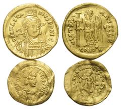 Byzantine Byzantinische Münzen - Lots. Anastasius I. (491 - 518 n. Chr.). Lot (2 Stück, Gold): 1 Solidus, 1 Tremissis; Constantinopolis. Vs: Büste mit Helm, Panzer und geschulterter Lanze en face / Bü