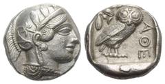 Greek Attika. Athen. Tetradrachme (Silber). Ca. 454 - 404 v. Chr. Vs: Kopf der Athena mit ölzweiggeschmücktem, attischem Helm, Ohranhänger und Halskette rechts. Rs: Eule nach rechts stehend, Kopf en f