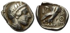 Greek Attika. Athen. Tetradrachme (Silber). Ca. 454 - 404 v. Chr. Vs: Kopf der Athena mit ölzweiggeschmücktem, attischem Helm, Ohranhänger und Halskette rechts. Rs: Eule nach rechts stehend, den Kopf 