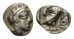 Greek Attika. Athen. Obol (Silber). Ca. 454 - 404 v. Chr. Vs: Kopf der Athena mit ölzweiggeschmücktem, attischem Helm, Ohranhänger und Halskette rechts. Rs: Eule nach rechts stehend, den Kopf en face,