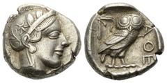 Greek Attika. Athen. Tetradrachme (Silber). Ca. 454 - 404 v. Chr. Vs: Kopf der Athena mit ölzweiggeschmücktem, attischem Helm, Ohranhänger und Halskette rechts. Rs: Eule nach rechts stehend, Kopf en f