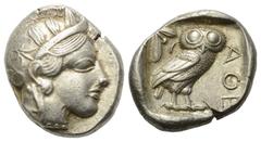 Greek Attika. Athen. Tetradrachme (Silber). Ca. 454 - 404 v. Chr. Vs: Kopf der Athena mit ölzweiggeschmücktem, attischem Helm, Ohranhänger und Halskette rechts. Rs: Eule nach rechts stehend, Kopf en f