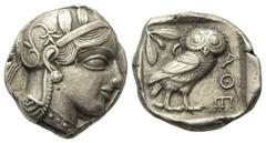 Greek Attika. Athen. Tetradrachme (Silber). Ca. 454 - 404 v. Chr. Vs: Kopf der Athena mit ölzweiggeschmücktem, attischem Helm, Ohranhänger und Halskette rechts. Rs: Eule nach rechts stehend, Kopf en f