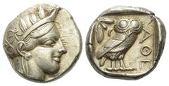 Greek Attika. Athen. Tetradrachme (Silber). Ca. 454 - 404 v. Chr. Vs: Kopf der Athena mit ölzweiggeschmücktem, attischem Helm, Ohranhänger und Halskette rechts. Rs: Eule nach rechts stehend, Kopf en f