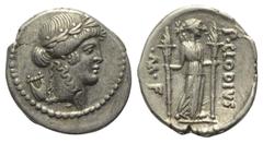 Roman Republican P. Clodius. Denar (Silber). 42 v. Chr. Rom. Vs: Kopf des Apollo mit Lorbeerkranz rechts, dahinter Lyra. Rs: P CLODIVS / M F. Diana mit zwei brennenden Stabfackeln, Bogen und Köcher na