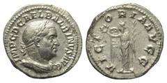 Roman Imperial Balbinus (238 n. Chr.). Denar (Silber). 238 n. Chr. Rom. Vs: IMP C D CAEL BALBINVS AVG. Büste mit Lorbeerkranz, Paludament und Panzer rechts. Rs: VICTORIA AVGG. Victoria mit Kranz und P