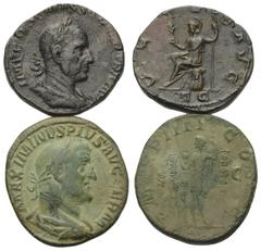Römische Münzen - Lots. Maximinus I. Thrax (235 - 238 n. Chr.) / Traianus Decius (249 - 251 n. Chr.). Lot (2 Stück): Sesterze (Bronze). Rom. Vs: Büste rechts. Rs: Maximinus zwischen Standarten nach li