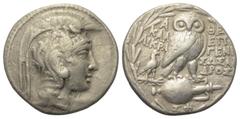 Greek Attika. Athen. Tetradrachme (Silber). Ca. 125 / 124 v. Chr. Vs: Kopf der Athena mit attischem Helm rechts. Rs: Eule auf liegender Amphora nach rechts stehend, den Kopf en face, auf der Amphora M
