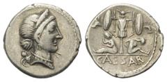 Roman Imperatorial C. Iulius Caesar. Denar (Silber). 46 - 45 v. Chr. Feldmünzstätte in Spanien. Vs: Kopf der Venus mit Diadem rechts, dahinter Cupido. Rs: CAESAR. Tropaeum aus gallischen Waffen, darun