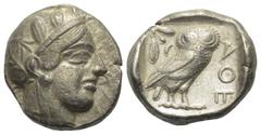 Greek Attika. Athen. Tetradrachme (Silber). Ca. 454 - 404 v. Chr. Vs: Kopf der Athena mit ölzweiggeschmücktem attischem Helm, Ohranhänger und Halskette rechts. Rs: Eule nach rechts stehend, Kopf en fa