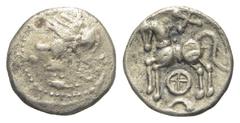 Celtic Gallien. Aedui. Quinar (Silber). Ca. 80 - 50 v. Chr. Vs: Leicht stilisierter Kopf mit Helm links. Rs: Pferd nach links galoppierend, darüber X, darunter vierspeichiges Rad. 13 mm. 1,45 g. De la