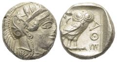 Greek Attika. Athen. Tetradrachme (Silber). Ca. 454 - 404 v. Chr. Vs: Kopf der Athena mit ölzweiggeschmücktem attischem Helm, Ohranhänger und Halskette rechts. Rs: Eule nach rechts stehend, Kopf en fa