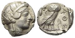 Greek Attika. Athen. Tetradrachme (Silber). Ca. 454 - 404 v. Chr. Vs: Kopf der Athena mit ölzweiggeschmücktem attischem Helm, Ohranhänger und Halskette rechts. Rs: Eule nach rechts stehend, Kopf en fa