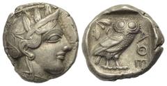 Greek Attika. Athen. Tetradrachme (Silber). Ca. 454 - 404 v. Chr. Vs: Kopf der Athena mit ölzweiggeschmücktem attischem Helm, Ohranhänger und Halskette rechts. Rs: Eule nach rechts stehend, Kopf en fa