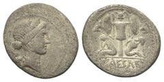 Roman Imperatorial C. Iulius Caesar. Denar (Silber). 46 - 45 v. Chr. Feldmünzstätte in Spanien. Vs: Kopf der Venus mit Diadem und Halskette rechts, dahinter Cupido. Rs: CAESAR. Tropaeum aus gallischen