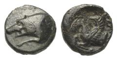 Dynasten von Lykien Dynasten von Lykien. Wekhssere (um 440 v. Chr.). Bronze. Vs: Eberprotome links. Rs: Pegasosprotome links; im Feld rechts Diskeles. 10 mm. 2,92 g. F. Kolb / W. Tietz (Chiron 31, 200