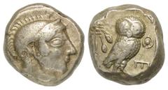 Griechische Münzen Attika. Athen. Tetradrachme (Silber). Ca. 510 /500 - 480 v. Chr. Vs: Kopf der Athena mit attischem Helm und Ohranhänger rechts. Rs: Eule nach rechts stehend, den Kopf en face, im Fe