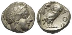 Greek Attika. Athen. Tetradrachme (Silber). Ca. 454 - 404 v. Chr. Vs: Kopf der Athena mit ölzweiggeschmücktem attischem Helm, Ohranhänger und Halskette rechts. Rs: Eule nach rechts stehend, Kopf en fa