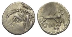 Celtic Gallien. Bituriges. Quinar (Silber). Vs: Kopf links. Rs: Pferde nach links stehend, darüber Zweig, CAM. 15 mm. 1,95 g. de la Tour 4139; DT 3440. Selten. Sehr schön.