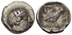 Attika. Athen. Tetradrachme (Silber). Ca. 454 - 404 v. Chr. Vs: Kopf der Athena mit ölzweiggeschmücktem attischem Helm, Ohranhänger und Halskette rechts. Rs: Eule nach rechts stehend, Kopf en face, im