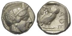 Griechische Münzen Attika. Athen. Tetradrachme (Silber). Ca. 353 - 294 v. Chr. Vs: Kopf der Athena mit ölzweiggeschmücktem, attischem Helm, Ohranhänger und Halskette rechts. Rs: Eule nach rechts stehe