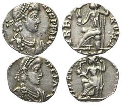 Roman Coins - Lots Römische Münzen - Lots. Römische Kaiserzeit. Gratianus (367 - 383 n. Chr.) und Arcadius oder Honorius. Lot (2 Stück, Silber): Siliquae. Antik beschnitten, Patina, fast vorzüglich. V