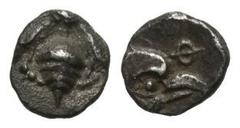 Greek Coins Ionien. Ephesos. Tetartemorion (Silber). Ca. 500 - 420 v. Chr. Vs: Biene. Rs: Adlerkopf rechts, darüber Ethnikon. 6 mm. 0,21 g. SNG Kayhan 128. Fast vorzüglich.