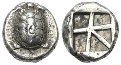 Greek Inseln vor Attika. Aigina. Stater (Silber). Ca. 445 - 430 v. Chr. Vs: Landschildkröte; länglicher Gegenstempel auf Panzer mit boiotischem Schild. Rs: Quadratum incusum, durch dicke Balken in fün