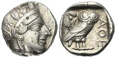 Griechische Münzen Attika. Athen. Tetradrachme (Silber). Ca. 454 - 404 v. Chr. Vs: Kopf der Athena mit ölzweiggeschmücktem attischem Helm, Ohranhänger und Halskette rechts. Rs: Eule nach rechts stehen