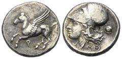 Griechische Münzen Korinthia. Korinth. Stater (Silber). Ca. 345 - 307 v. Chr. Vs: Pegasos nach links fliegend, darunter Koppa. Rs: Kopf der Athena mit korinthischem Helm links; im Feld rechts runder S