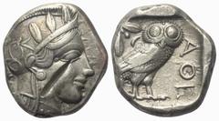 Greek Attika. Athen. Tetradrachme (Silber). Ca. 454 - 404 v. Chr. Vs: Kopf der Athena mit ölzweiggeschmücktem attischem Helm, Ohranhänger und Halskette rechts. Rs: Eule nach rechts stehend, Kopf en fa