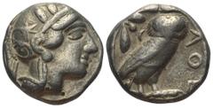 Greek Attika. Athen. Tetradrachme (Silber). Ca. 454 - 404 v. Chr. Vs: Kopf der Athena mit ölzweiggeschmücktem attischem Helm, Ohranhänger und Halskette rechts. Rs: Eule nach rechts stehend, Kopf en fa